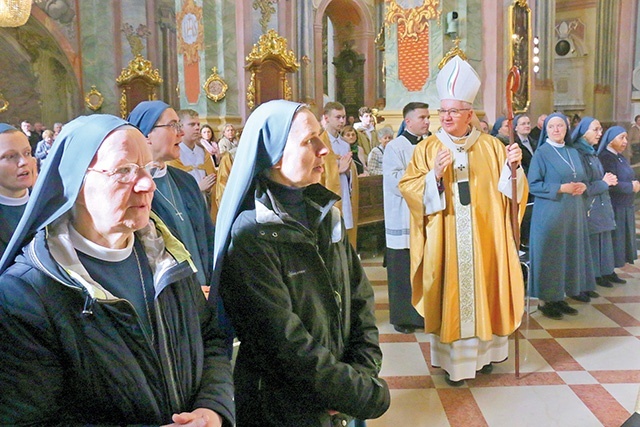 Uroczystą Eucharystią w lubelskiej archikatedrze zakonnice rozpoczęły  rok jubileuszowy.