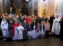 Dla najmłodszych w łęczyckiej parafii to już tradycja. Do odkrywania i przypominania patronów, choćby strojem, chętnych nie brakuje.