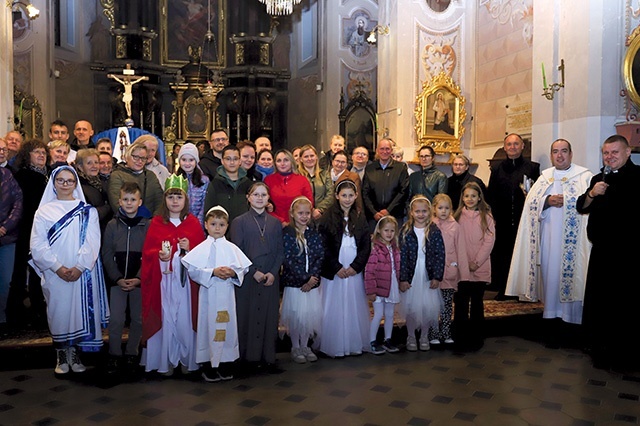 Dla najmłodszych w łęczyckiej parafii to już tradycja. Do odkrywania i przypominania patronów, choćby strojem, chętnych nie brakuje.