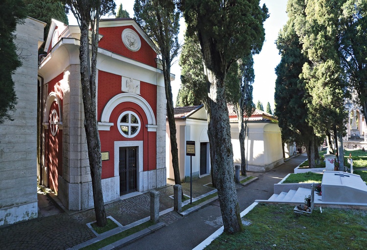 Grobowiec na cmentarzu w San Giovanni Rotondo, w którym pochowani zostali rodzice ojca Pio.