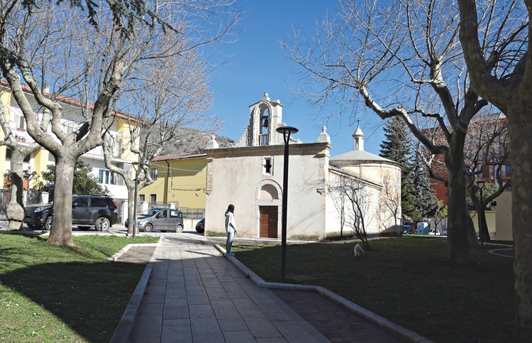 Dawna rotunda na pątniczym szlaku Longobardów, a dziś kościół św. Onufrego