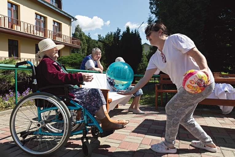 O każdą z pań dbamy, troszczymy się o nie, a czasem martwimy – mówią pracownicy.