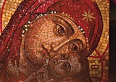 Autorstwo Akatystu najczęściej przypisuje się świętemu Romanowi Pieśniarzowi, który był wielkim poetą religijnym Cesarstwa Bizantyńskiego.