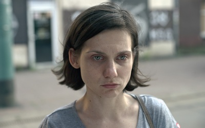 Małgorzata Gorol stworzyła w filmie przejmującą postać kobiety, która wbrew przeciwnościom losu do końca walczy o rodzinę. 
