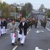 Przemarsz na cmentarz wojskowy.