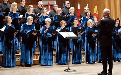 Śpiewacy z parafii pw. Najświętszej Maryi Panny w Zalesiu Dolnym otrzymali brązowy dyplom w kategorii chórów mieszanych.
