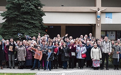 Wspólne zdjęcie po jubileuszowej Mszy św.