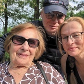 Beata Janson z mamą Krystyną i mężem Robertem.