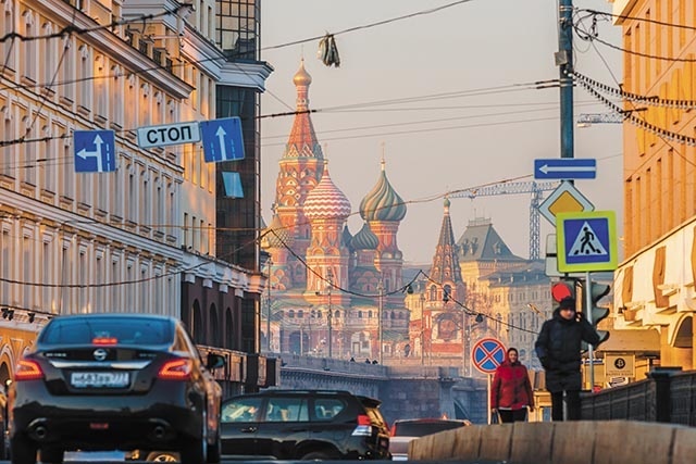 Sankcje wprowadzane przez UE odbiły się negatywnie na rosyjskiej gospodarce, ale nie na tyle, aby uniemożliwić Rosji prowadzenie wojny z Ukrainą.