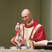 abp Adrian Galbas pallotyn, arcybiskup koadiutor archidiecezji katowickiej, święcenia kapłańskie przyjął w 1994 roku