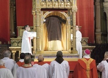 Po raz pierwszy w XXI wieku tunika Jezusa została publicznie pokazana w bazylice w Argenteuil w 2016 r.