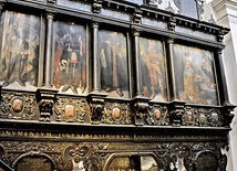 Namalowana w latach 1612–1613 tablica fundatorów.