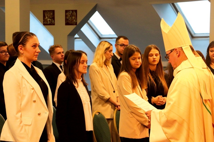 Uczestnicy jubileuszu spotkali się na modlitwie  i wspólnym świętowaniu w Młodzieżowym Centrum Edukacyjno-Wychowawczym „Studnia”.