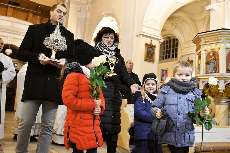 Na czas odpustu trafiły tu relikwie błogosławionej rodziny Ulmów i św. Jana Pawła II z sanktuarium w Rokitnie.