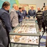 W auli Wydziału Humanistycznego Politechniki Koszalińskiej zaprezentowano część znalezisk archeologicznych  z terenu obozowego.