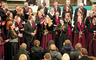 Każdy koncert dostarcza słuchaczom wielu radości i wzruszeń. 