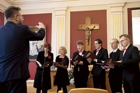 	Zespół Kameralny Diecezjalnego Instytutu Muzyki Kościelnej Musicum wykonał dwa utwory skomponowane przez zmarłego przed 100 laty duchownego.