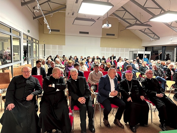 Film obejrzał także bp Edward Frankowski.