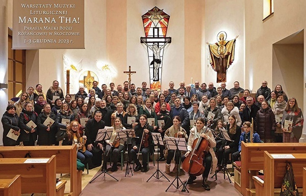 Uczestnicy zajęć w kościele Matki Bożej Różańcowej.
