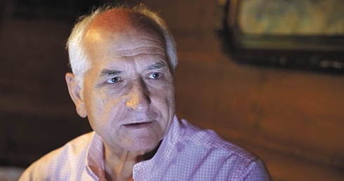 Prof. dr hab. Marek Rudnicki pracownik Ross University School of Medicine w USA, jest absolwentem Śląskiej Akademii Medycznej. W latach 1972–1987 pracował jako chirurg w Centralnym Szpitalu Klinicznym SUM w Katowicach--Ligocie. W latach 80. był działaczem Solidarności oraz niezależnych struktur opozycyjnych. W 1987 r. wyjechał do USA. Działacz polonijny, ceniony reprezentant Polonii, inicjator wielu akcji promujących Polskę i Polaków. Doktor honoris causa Śląskiego Uniwersytetu Medycznego.