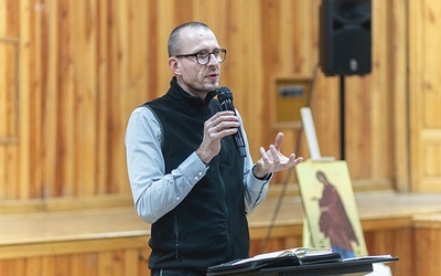	Aleksander Bańka jest profesorem filozofii, politologiem, świeckim liderem Centrum Duchowości Ruchu Światło–Życie Archidiecezji Katowickiej. Autor książek, artykułów oraz audiobooków poświęconych filozofii i duchowości chrześcijańskiej.
