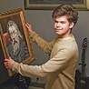 Adam chce być jak Jan Matejko. W ręce trzyma stworzony  przez siebie portret tego malarza