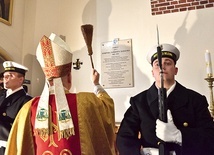 	Bp Szlachetka poświęcił tablicę dedykowaną franciszkaninowi.