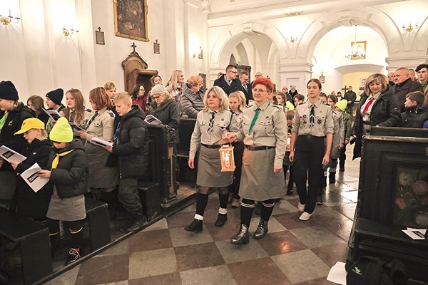 Hasłem tegorocznej akcji jest zawołanie „Czyńmy pokój”.