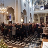 W Połańcu małżonkowie odnowili przyrzeczenia małżeńskie i zawierzyli swoje rodziny opiece Świętej Rodziny.