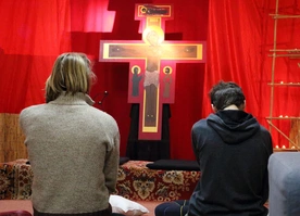 Przeor Taizé zachęca młodzież do udziału w procesie synodalnym