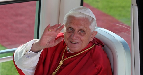 Pisarz o Benedykcie XVI: imponujący człowiek, wierzę, że poszedł do nieba