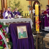 	Pogrzebowa Msza św. w kościele Mariackim w Jastrowiu.