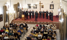 Z koncertem wystąpił Kameralny Chór Męski „Cantilena”.