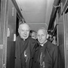 Kard. Stefan Wyszyński i abp Antoni Baraniak opuszczają Rzym po beatyfikacji o. Maksymiliana Kolbe, październik 1971.  