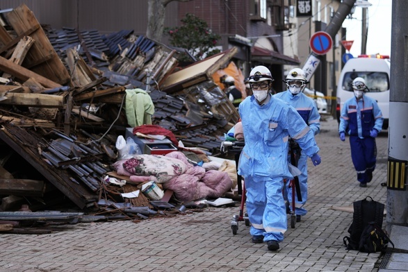 Trzęsienie ziemi w Japonii: nowa liczba ofiar: 92 zabitych, 242 zaginionych