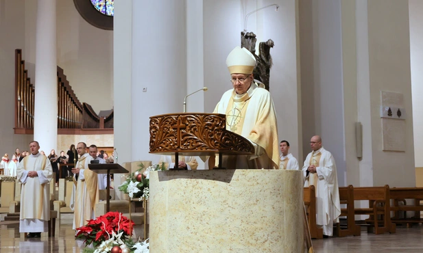 Bp Wodarczyk: wiara mędrców nie została zachwiana widokiem dziecka