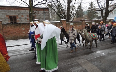 Orszak Trzech Króli przeszedł także ulicami Żychlina.