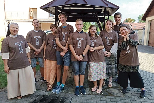 Bielscy wolontariusze z s. Anetą Laszczak w Oświęcimiu.