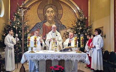 Metropolita katowicki przewodniczył Mszy św. w parafii Jezusa Chrystusa Króla Wszechświata w Sosnowcu.
