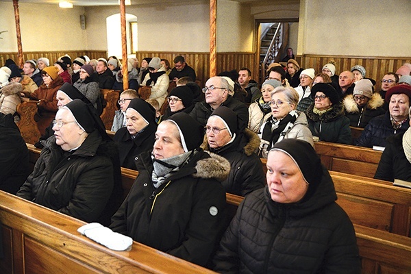 Wielu mieszkańców uczestniczyło w uroczystości.