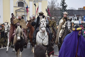 	Mędrcy jechali na koniach.