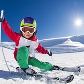 Do szkółek narciarskich przyjmowane są dzieci w wieku czterech, a nawet trzech lat.