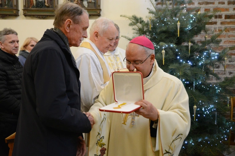 Czesław Śnigórski uhonorowany krzyżem "Pro Ecclesia et Pontifice"