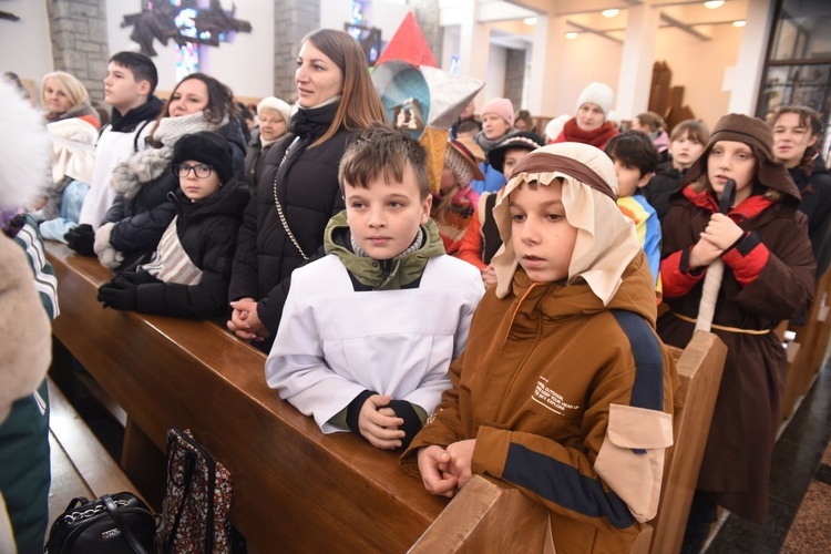 Kolędnicy misyjni w Męcinie