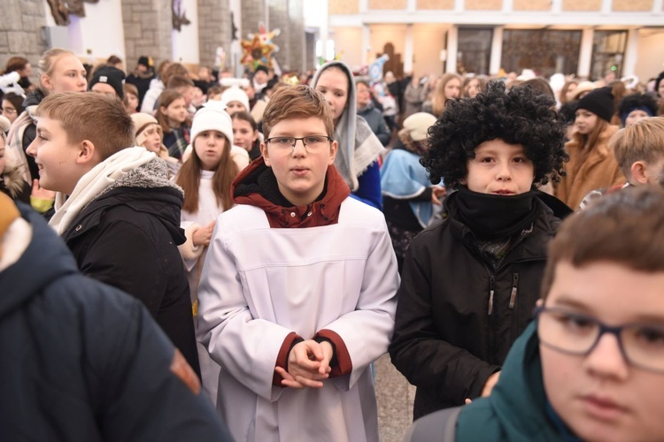 Kolędnicy misyjni w Męcinie