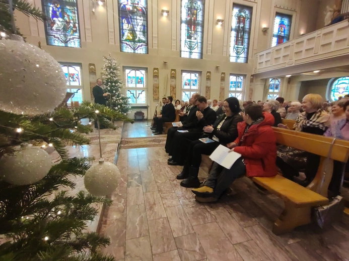 Kolędowali z klerykami