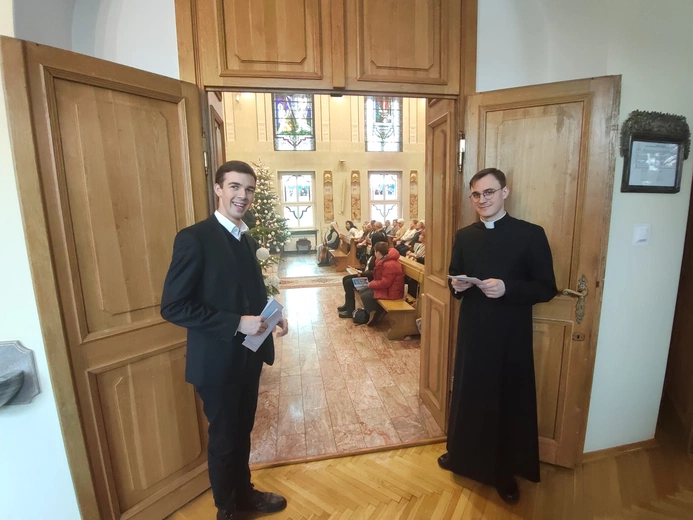 Kolędowali z klerykami