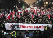 11 stycznia w Warszawie odbyła się wielka manifestacja przeciwników działań rządu pod hasłem „Protest wolnych Polaków”.