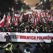 11 stycznia w Warszawie odbyła się wielka manifestacja przeciwników działań rządu pod hasłem „Protest wolnych Polaków”.