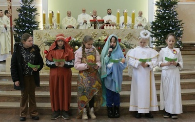 Kolędnicy misyjni spotkali się w sanktuarium Matki Bożej Latyczowskiej.